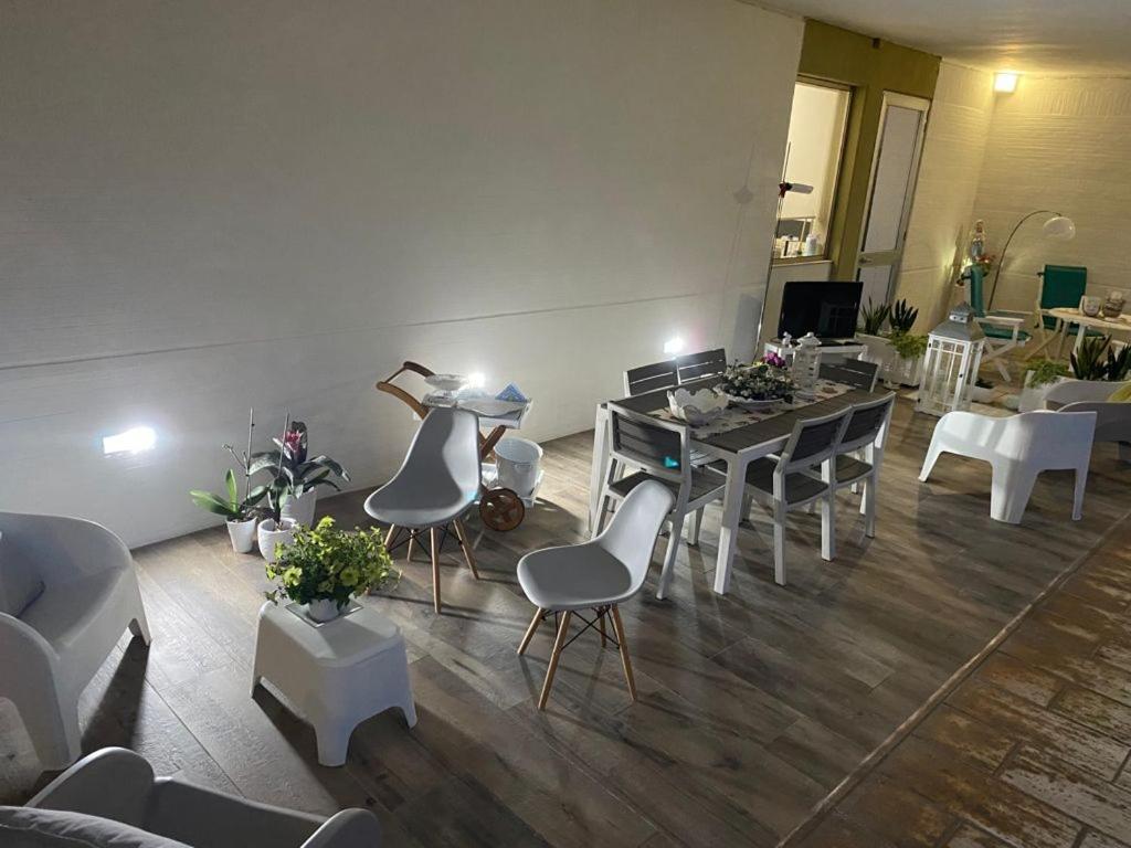 Viro House Bed & Breakfast Squinzano Bagian luar foto