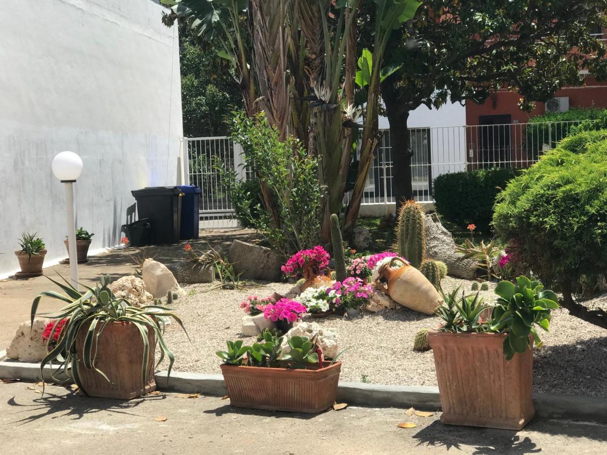 Viro House Bed & Breakfast Squinzano Bagian luar foto
