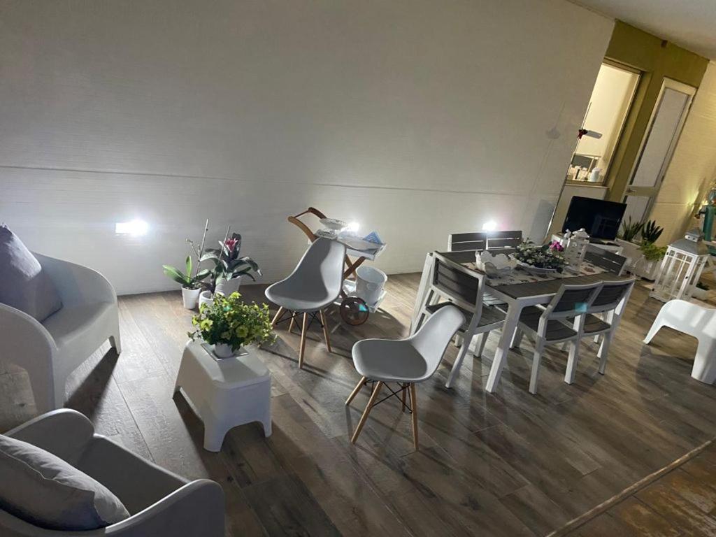Viro House Bed & Breakfast Squinzano Bagian luar foto