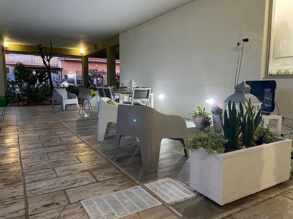 Viro House Bed & Breakfast Squinzano Bagian luar foto