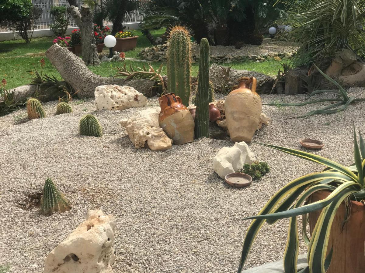 Viro House Bed & Breakfast Squinzano Bagian luar foto