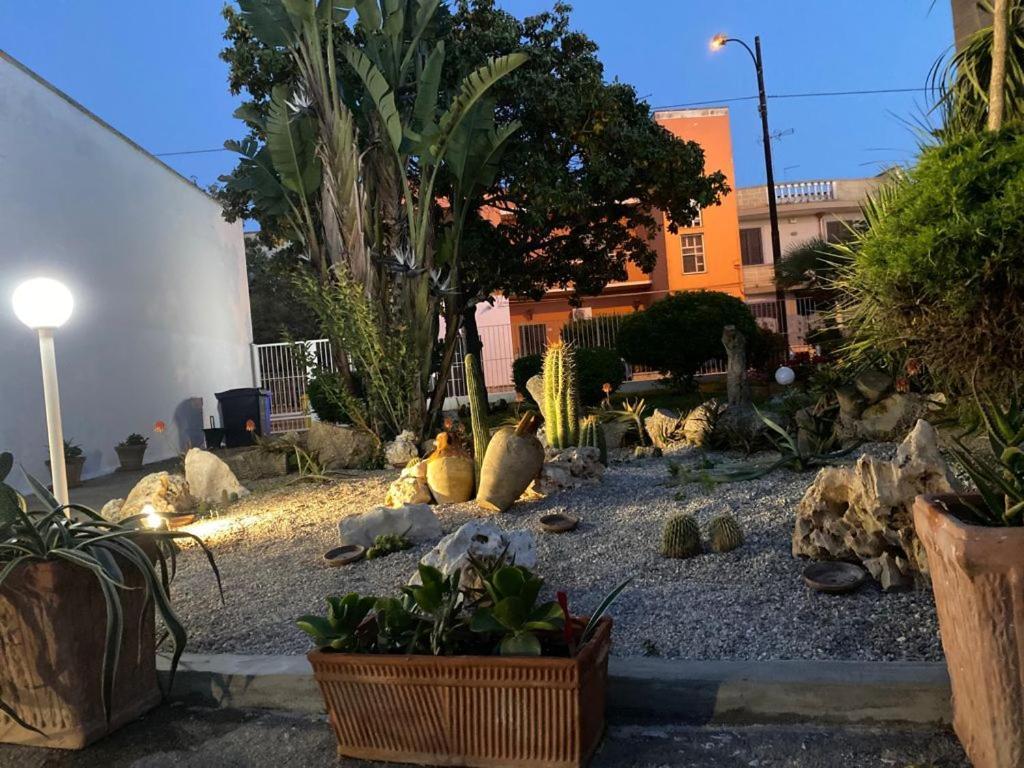 Viro House Bed & Breakfast Squinzano Bagian luar foto