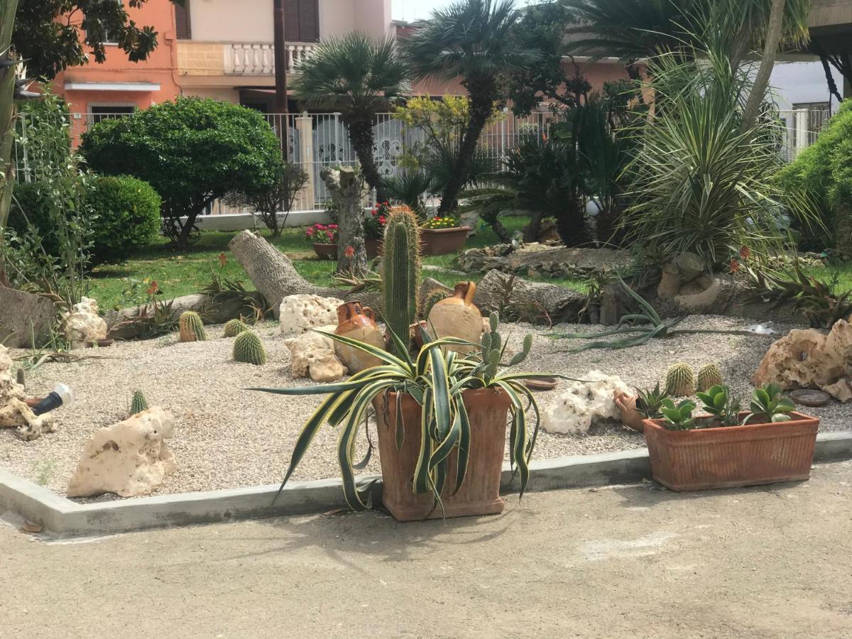 Viro House Bed & Breakfast Squinzano Bagian luar foto