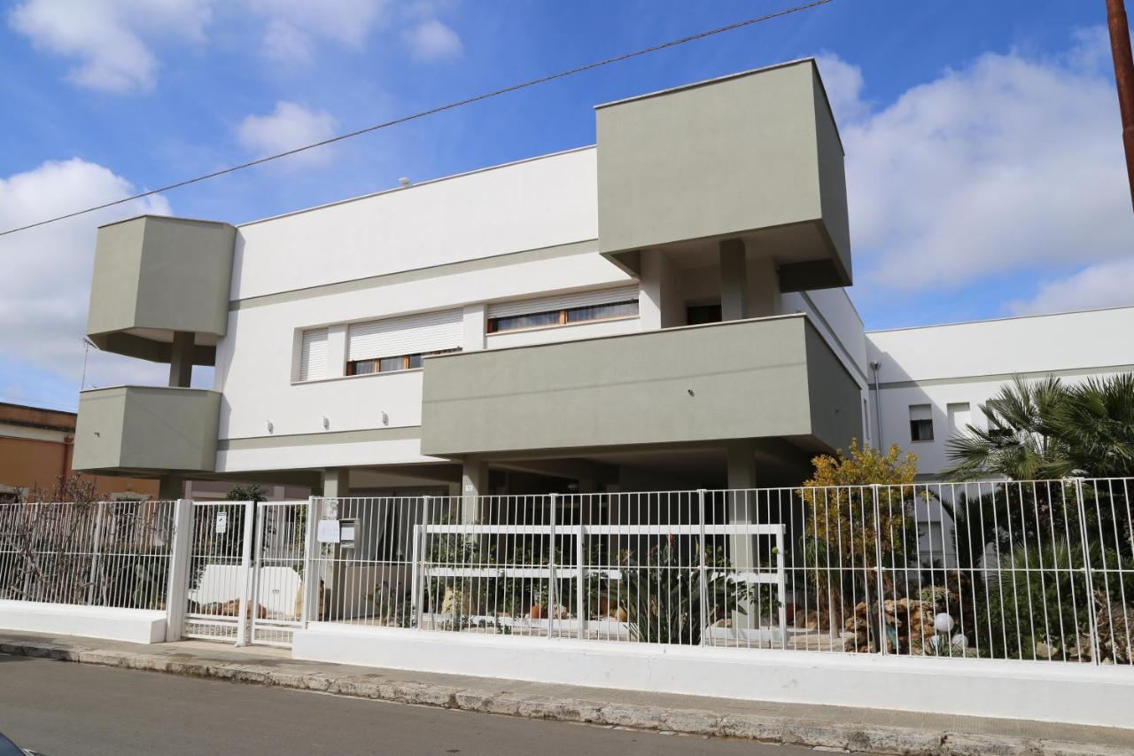 Viro House Bed & Breakfast Squinzano Bagian luar foto