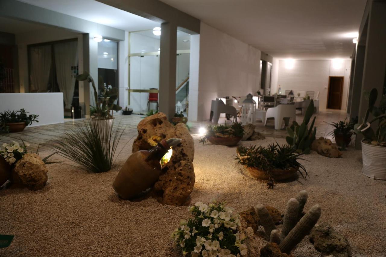Viro House Bed & Breakfast Squinzano Bagian luar foto