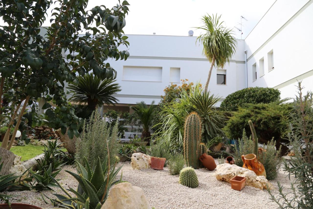 Viro House Bed & Breakfast Squinzano Bagian luar foto