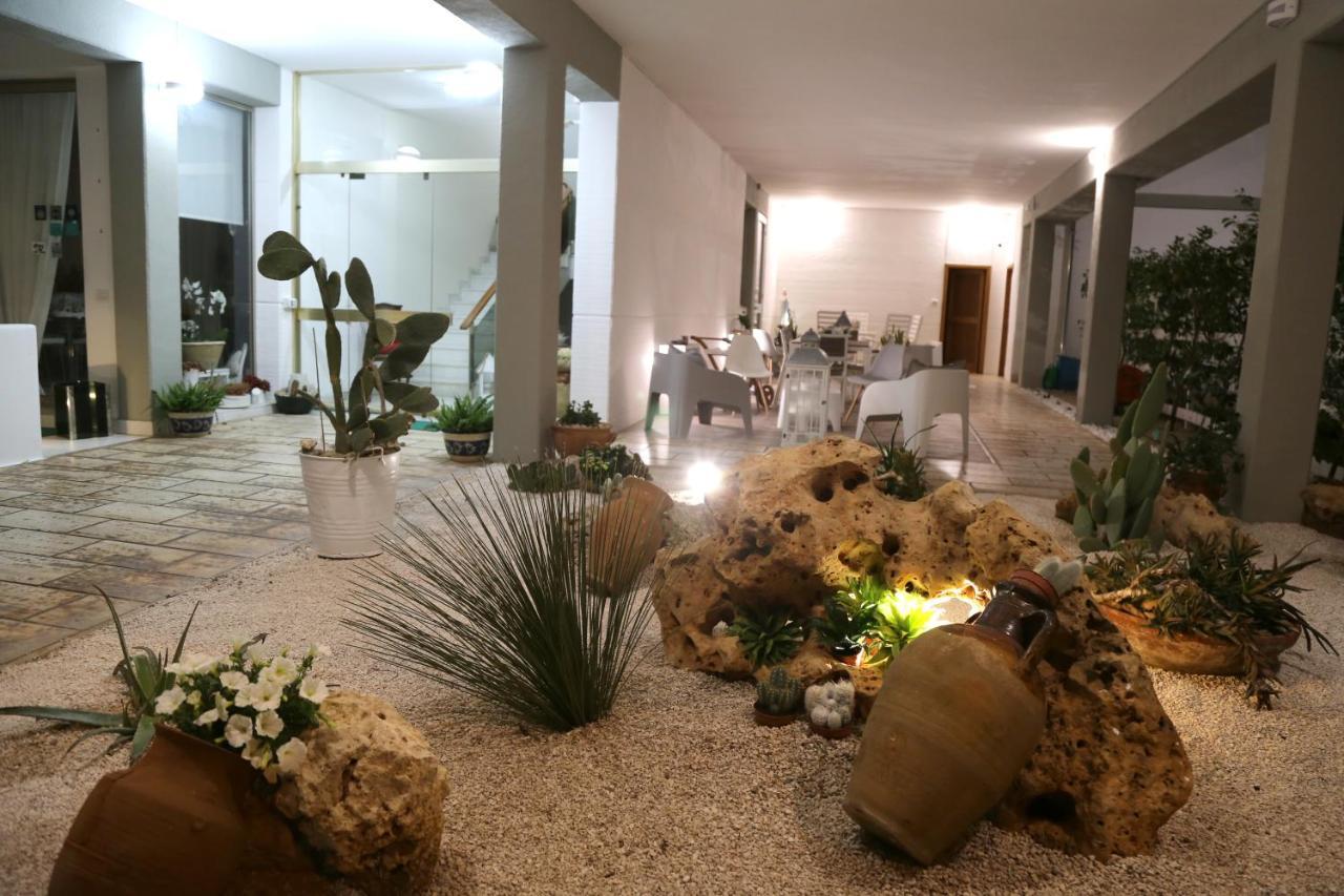 Viro House Bed & Breakfast Squinzano Bagian luar foto
