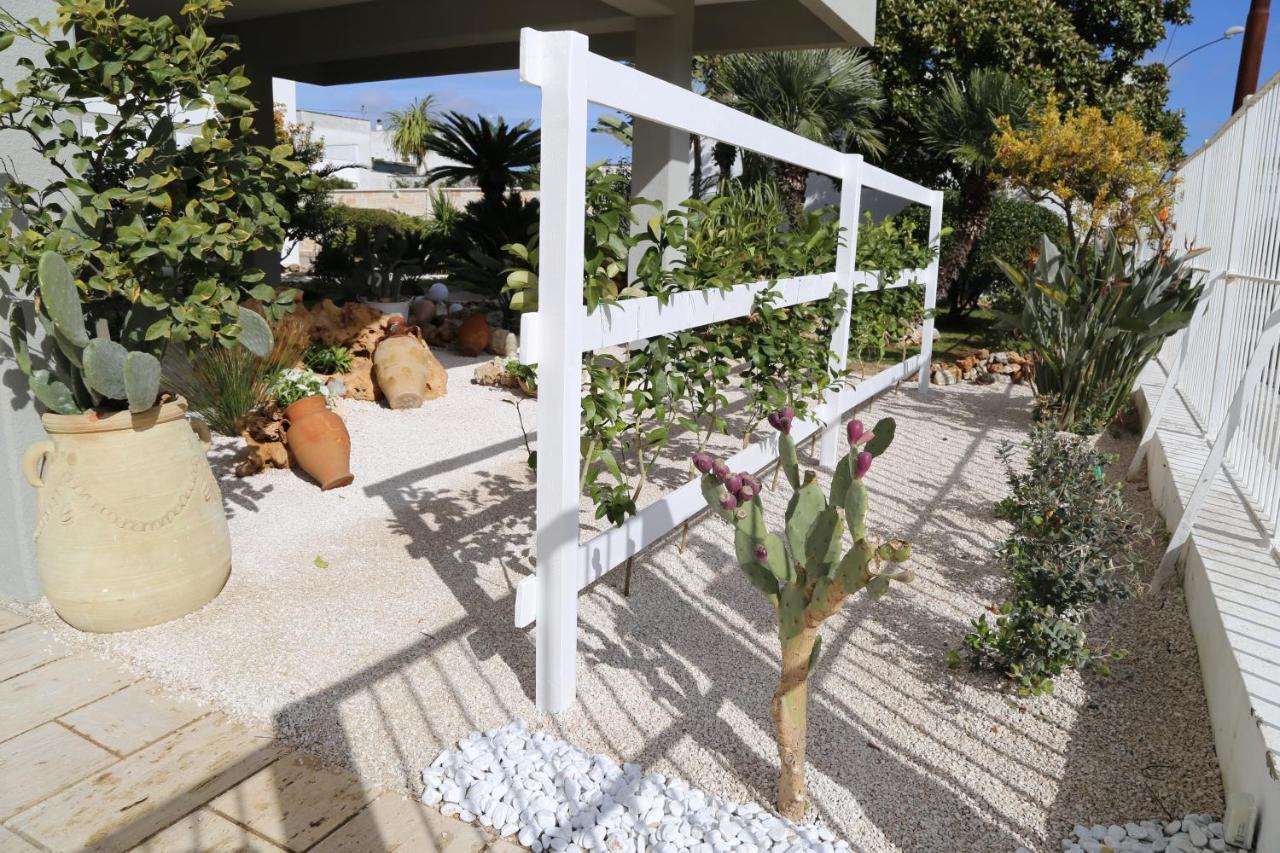 Viro House Bed & Breakfast Squinzano Bagian luar foto