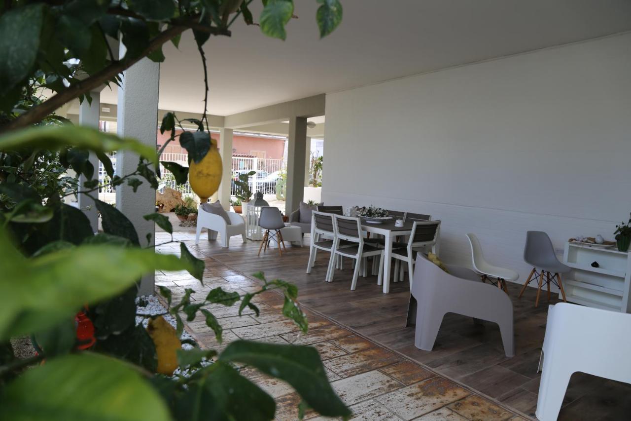 Viro House Bed & Breakfast Squinzano Bagian luar foto