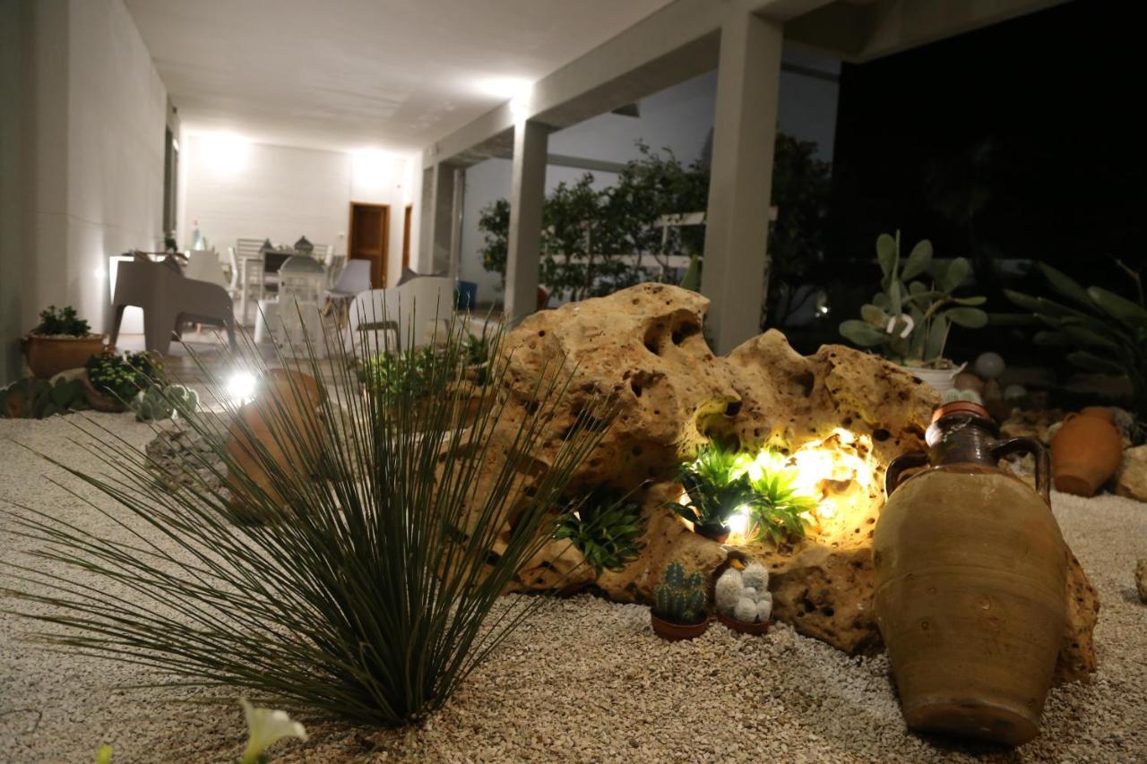 Viro House Bed & Breakfast Squinzano Bagian luar foto