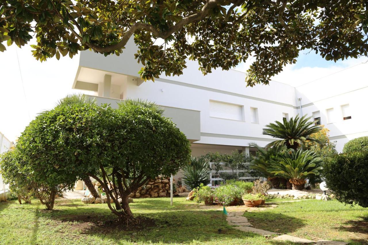 Viro House Bed & Breakfast Squinzano Bagian luar foto