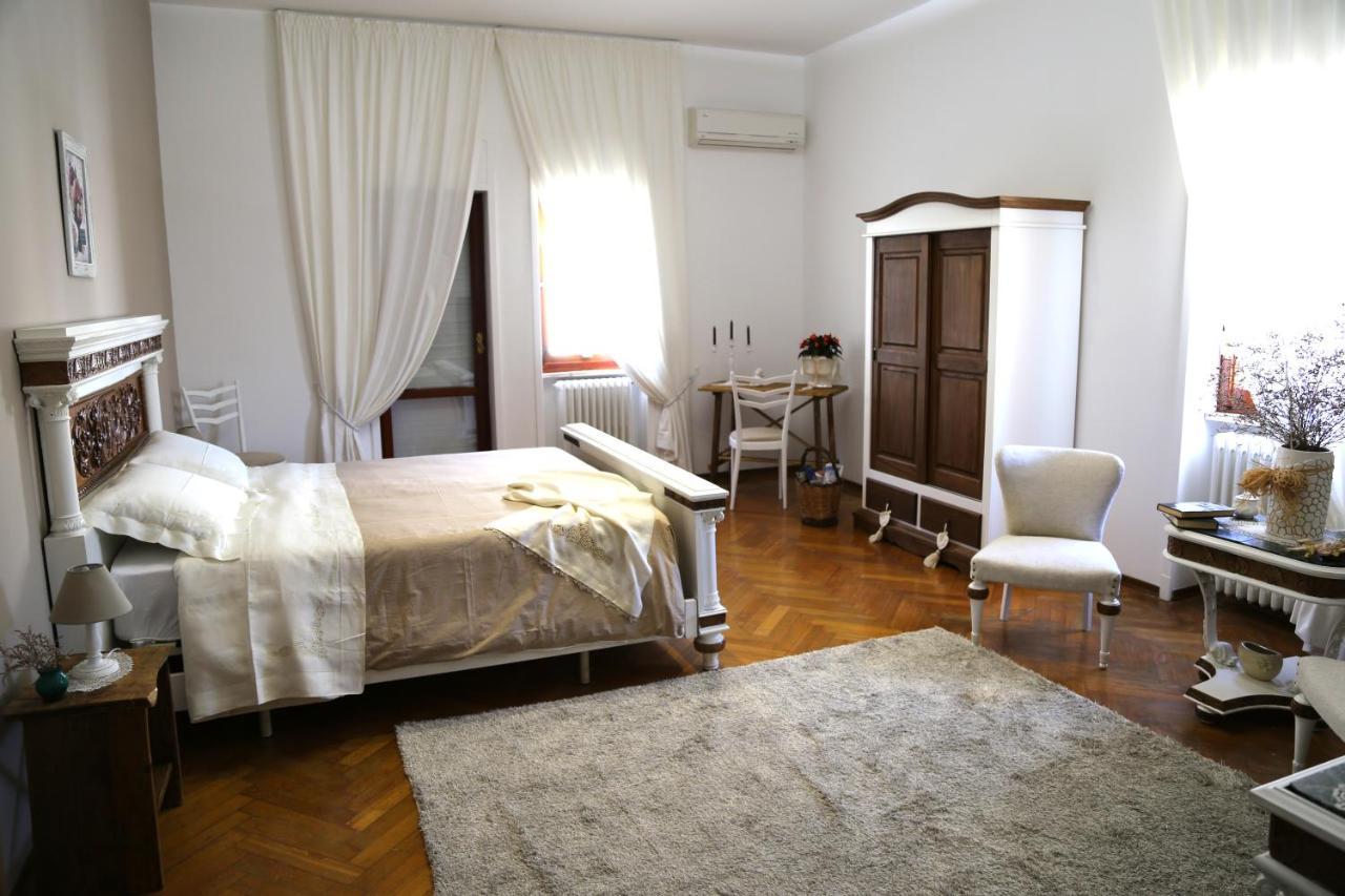 Viro House Bed & Breakfast Squinzano Bagian luar foto